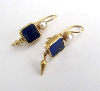 זוג עגילים תלויים זהב 18 קרט חתומים - 4 ס"מ אורך - לאפיס לזולי ופנינים עבודת אמן צורף