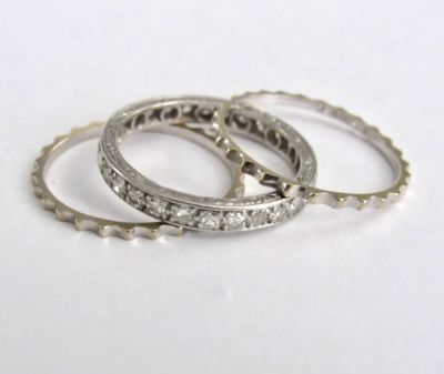 סט טבעת נישואין עם 2 טבעות צדדיות זהב לבן 14 קרט נבדק - משובצת 25 יהלומים עגולים אכטקאנט - 8/8 