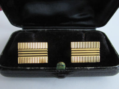 זוג חפטים זהב 18 קרט חתומים בקופסה מהודרת