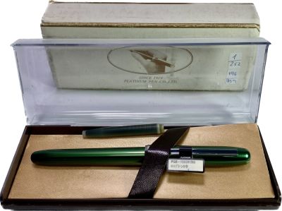 PLATINIUM יפן עט נובע ציפורן M חדש בקופסה צבע ירוק מטלי