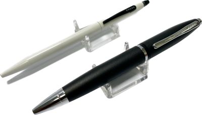 לוט 2 עטים כדוריים Ballpoint של חברת cross שונים אחד שחור השני לבן שניהם באורך 14 ס׳׳מ