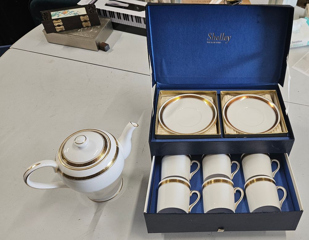 Lot 136: Shelley Athens Coffee Set