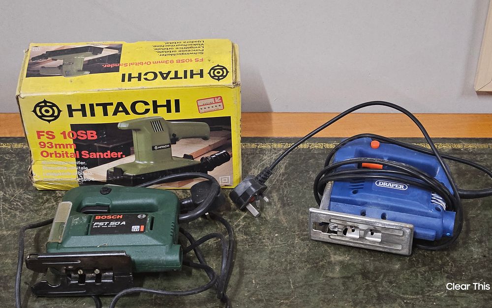 Lot 139: 2 jigsaws , 1 sander