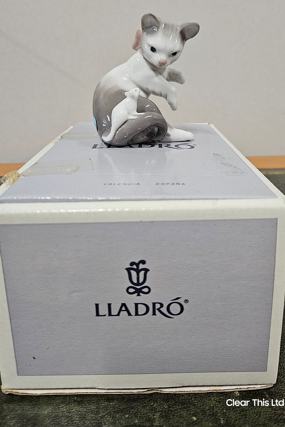 Lot 115: Lladro cat and mouse