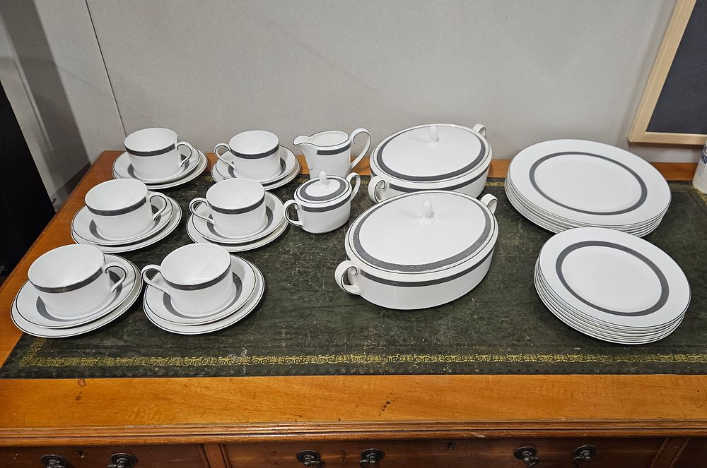 Lot 69: Vera Wang wedgewood dinner service set