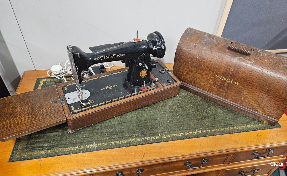 Lot 174: Singer sowing machine