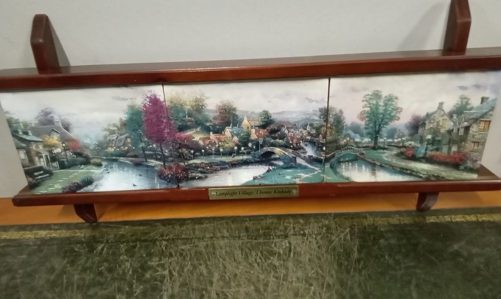 Lot 239: Collectable display plates and rack