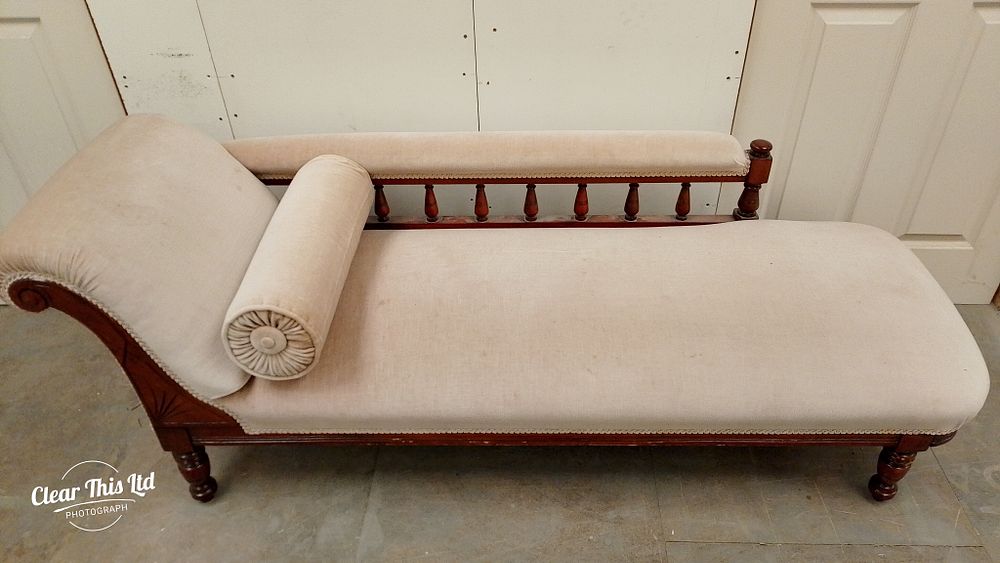 Lot 318: Vintage chaise lounge
