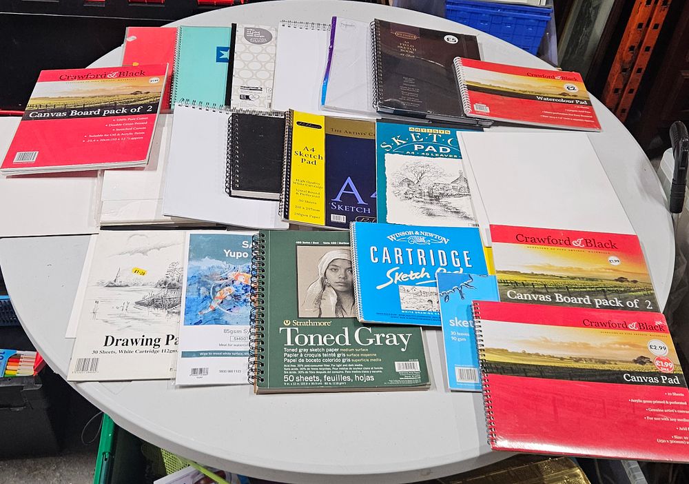 Lot 290: Large Selection of Artist Materials