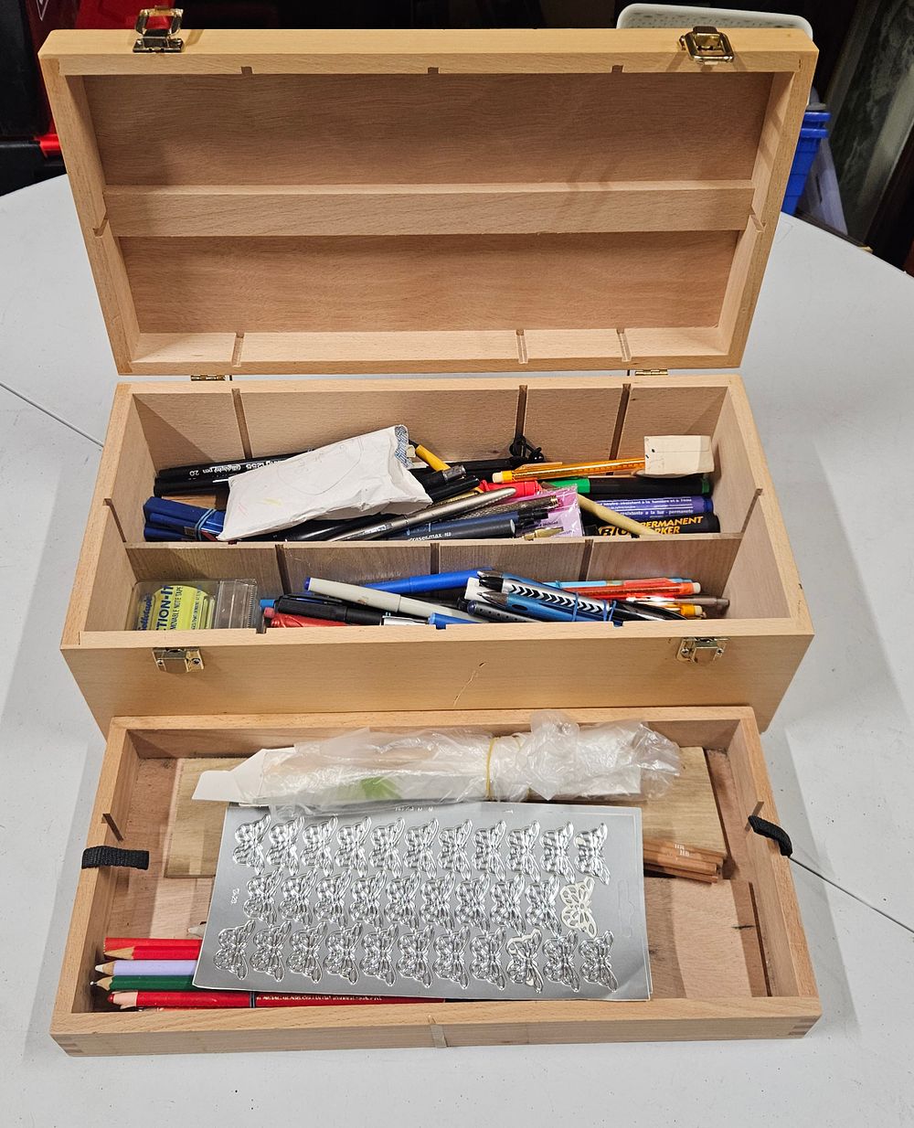 Lot 250: Art Box and Contents