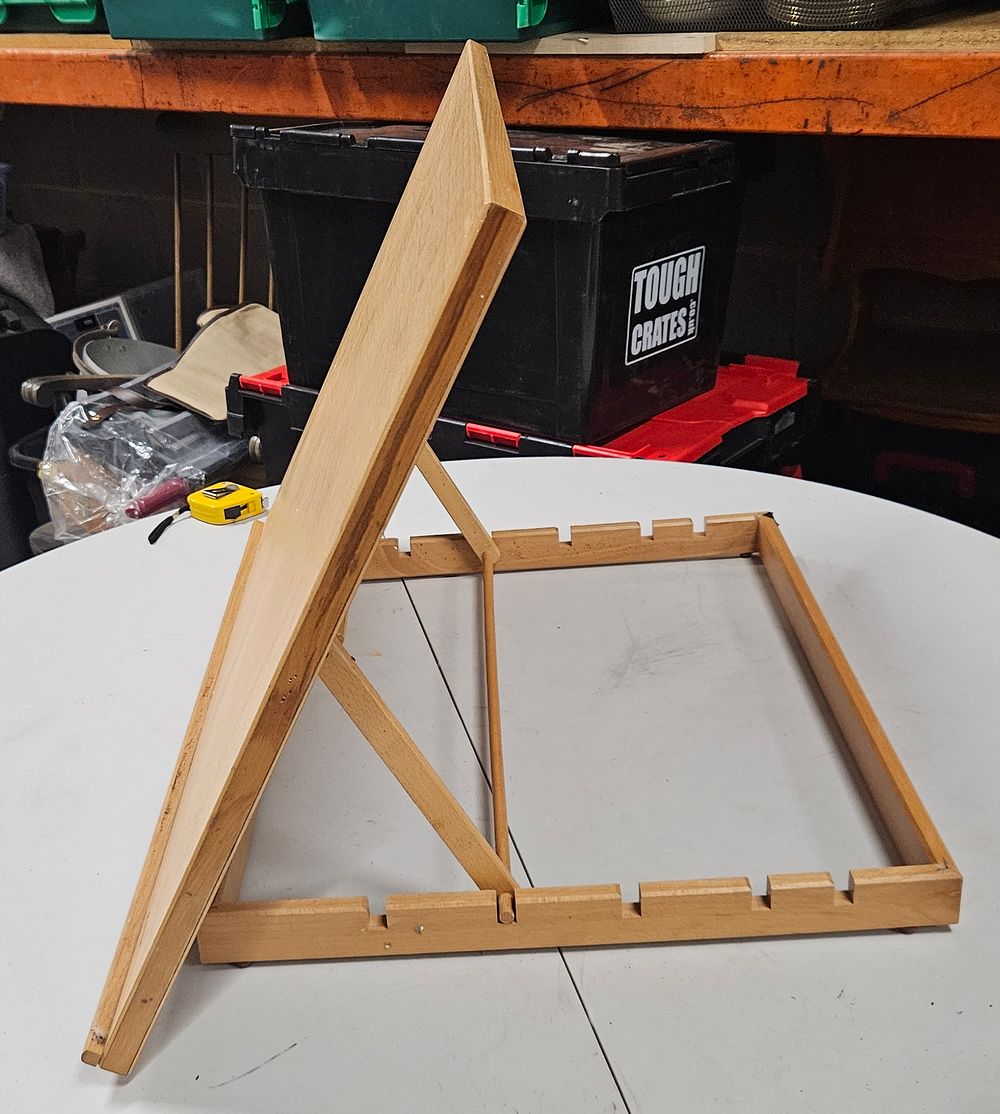 Lot 291: Reeves Large Table top Easel.