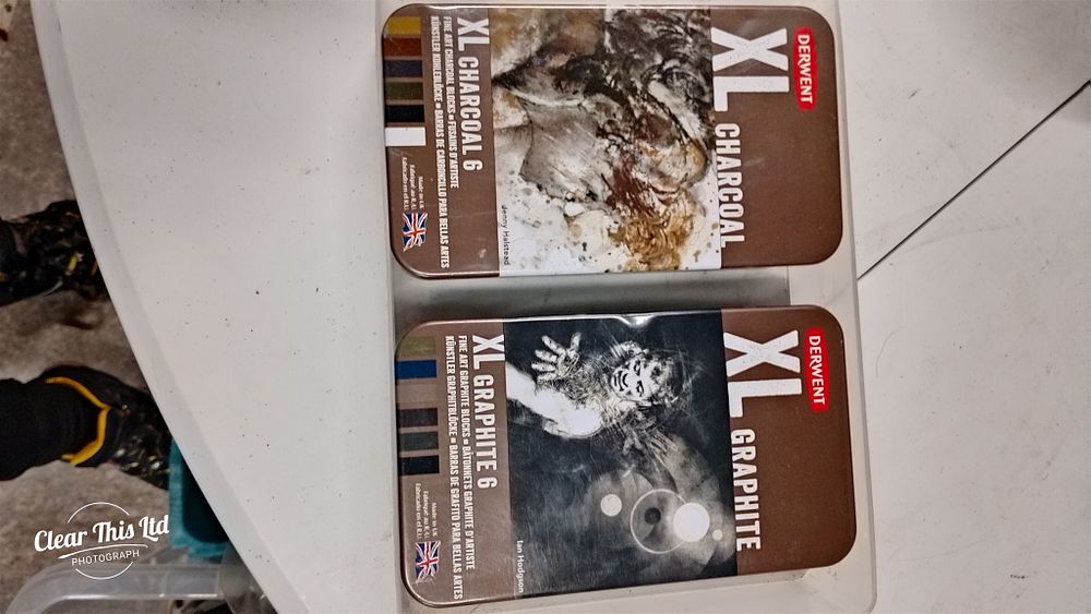 Lot 288: Derwent charcoal and graphite art blocks