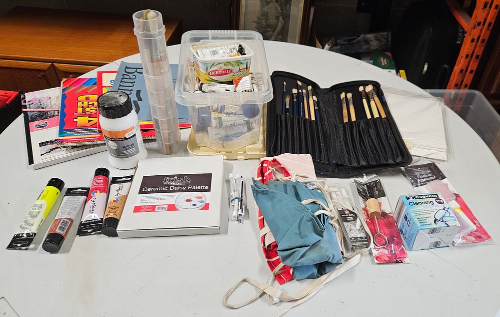 Lot 253: Selection of Art and Craft Materials