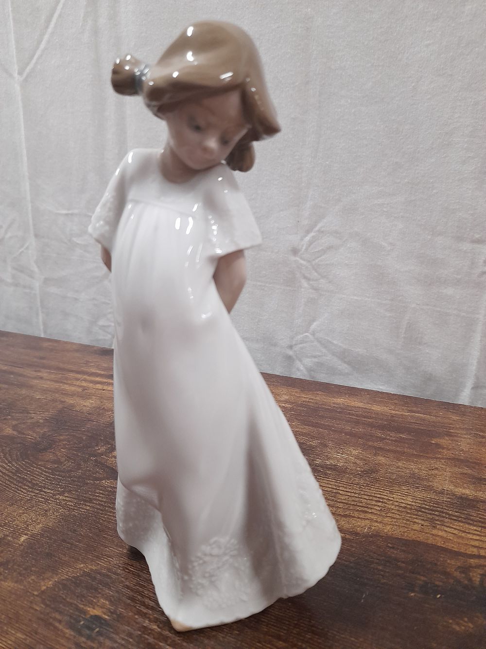 Lot 178: Nao by Lladro porcelain figurine