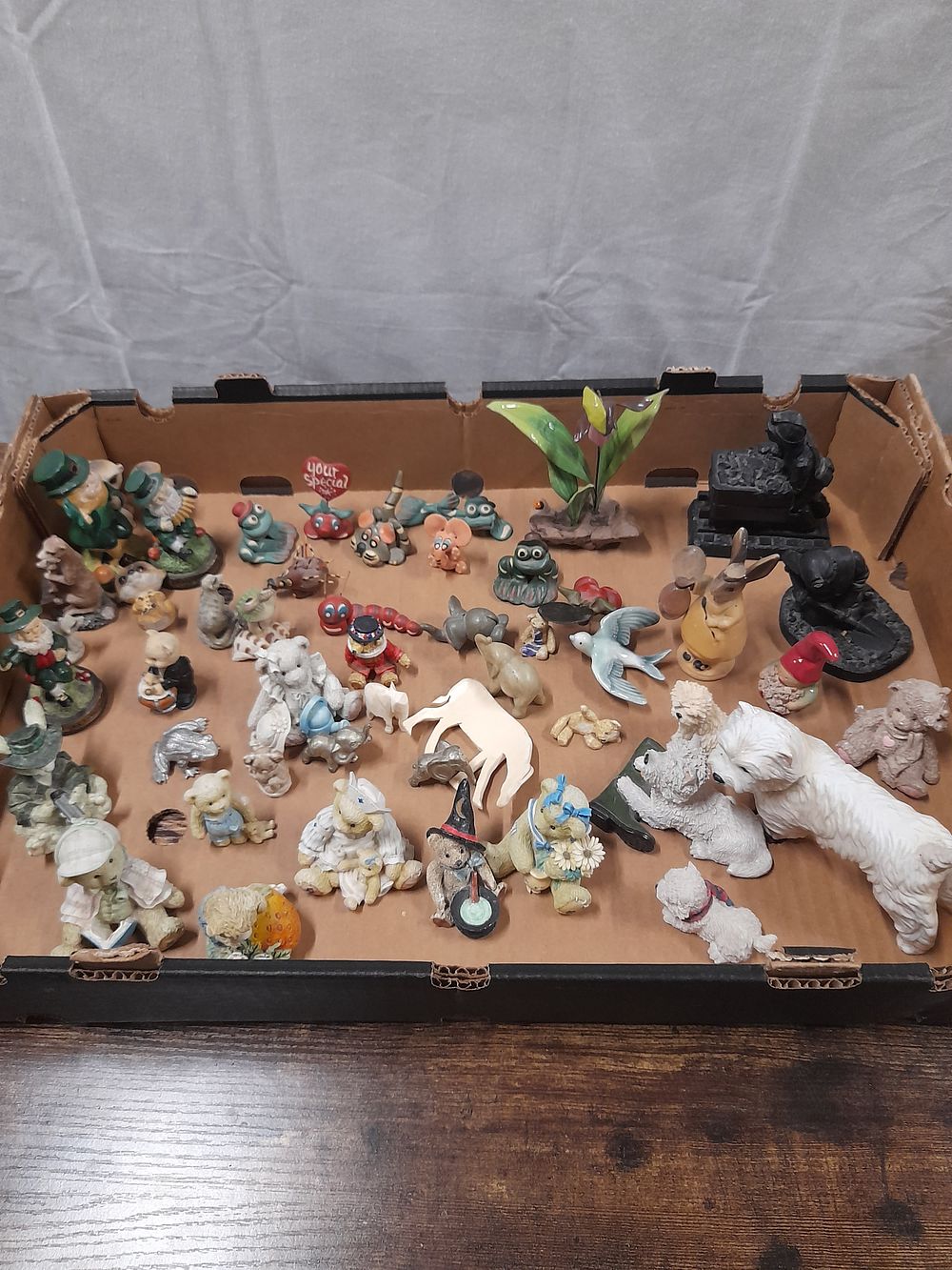 Lot 181: Large selection of miniature figures