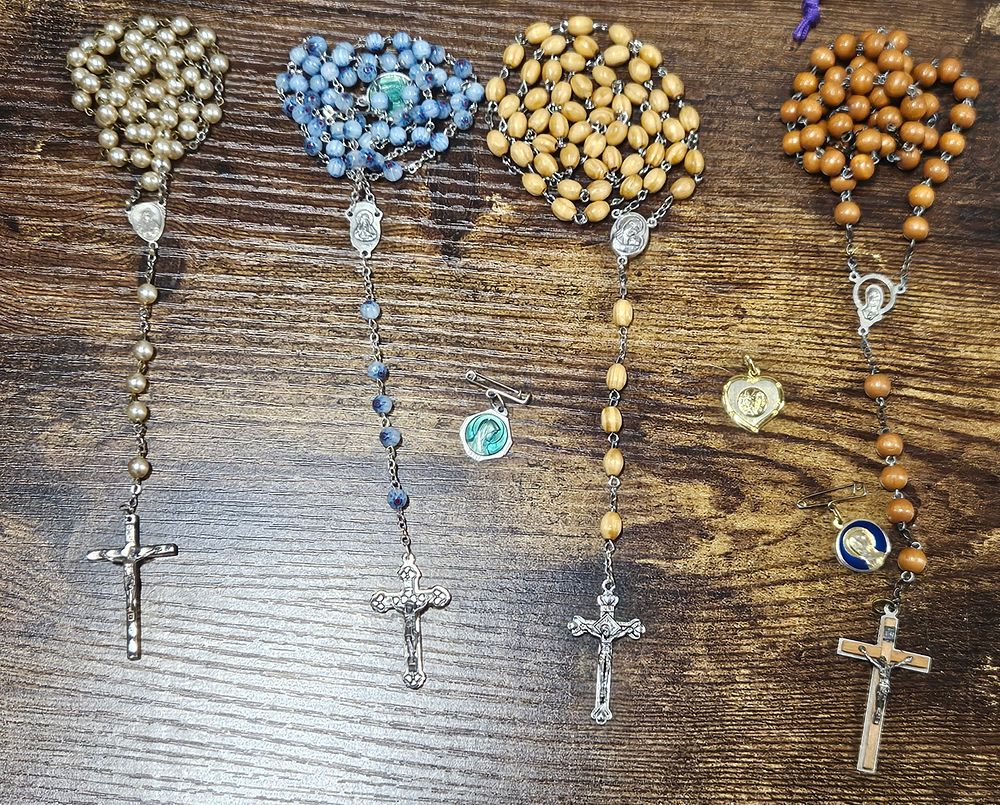 Lot 63: Selection of Rosary Beads and Religious items