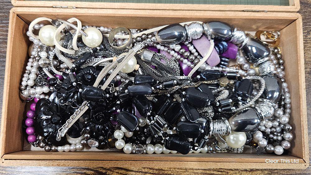 Lot 64: Selection of House Clearance Jewellery