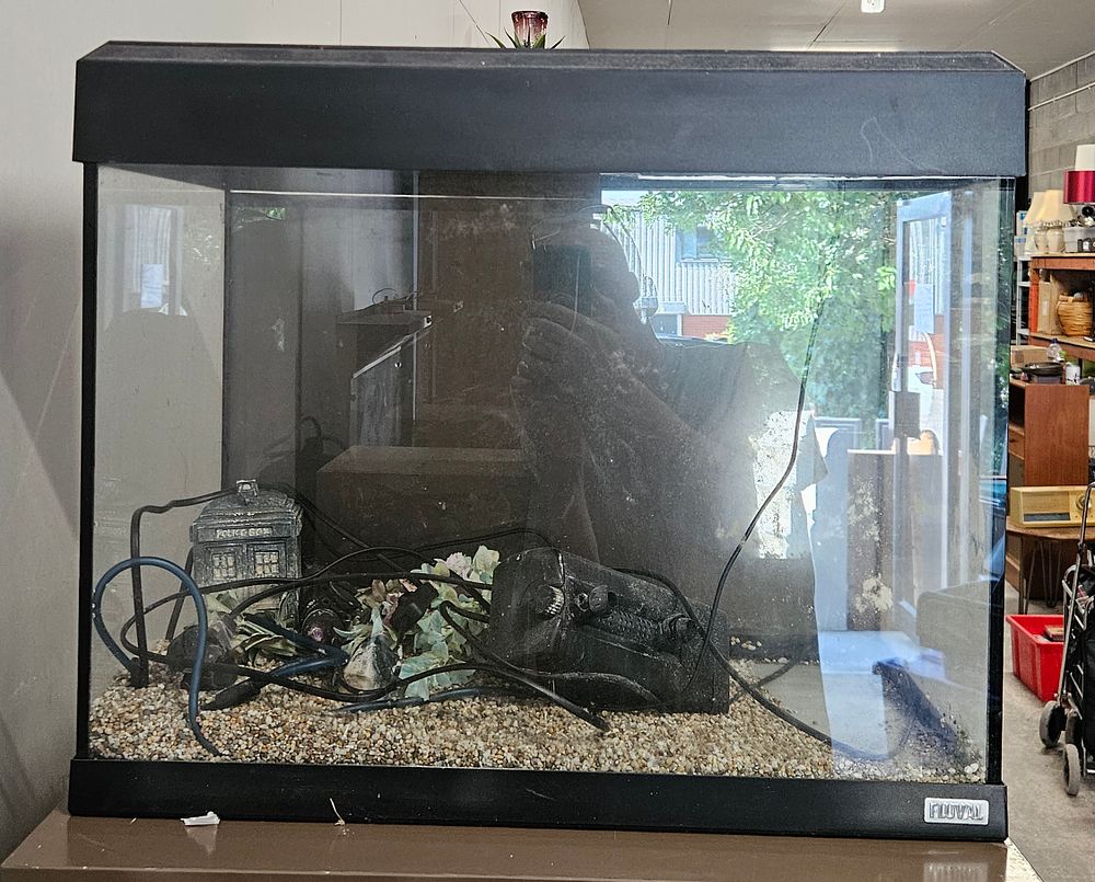 Lot 15: Fluval Fish Tank with Pump and Tardis Ornament