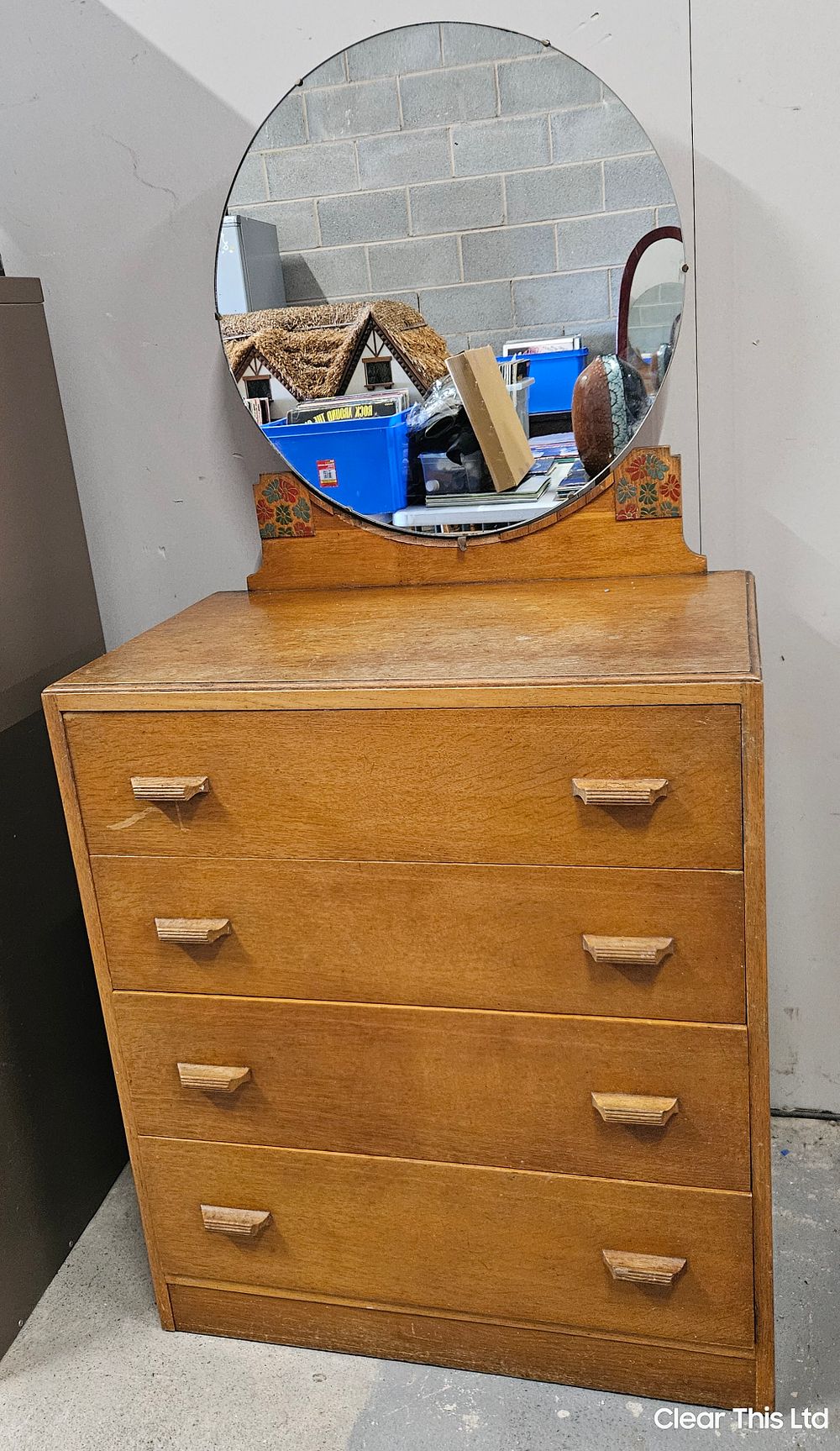 Lot 16: Vintage Attractive Set of 4 Drawers With Round Mirror