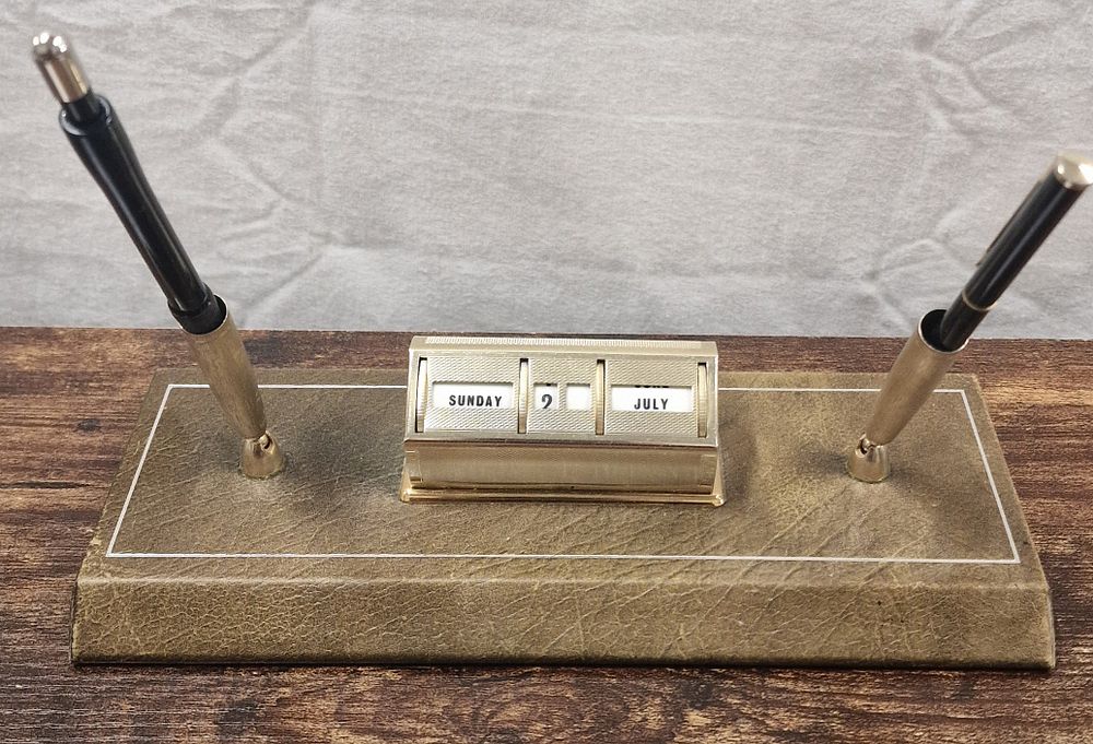Lot 260: A Wiljon Leather Perpetual Calendar Pen Holder