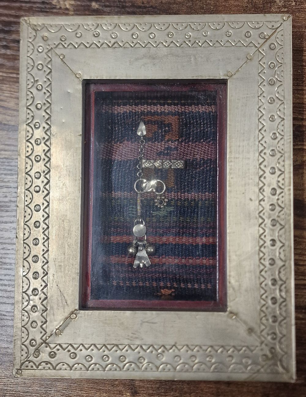 Lot 261: Saudi Arabian Framed Silver Pendant
