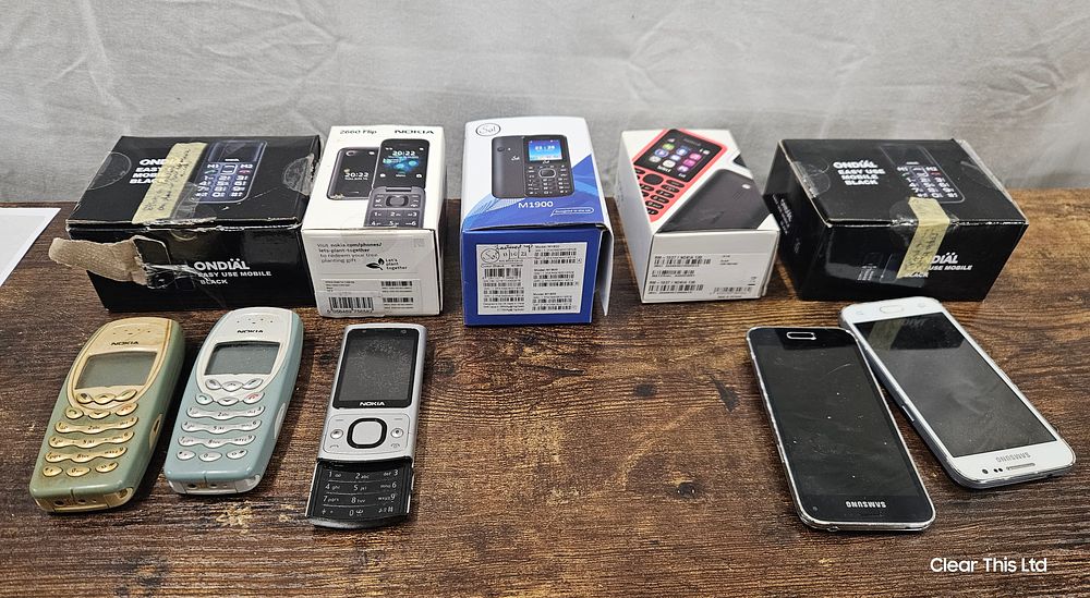 Lot 276: 10 Old Mobile Phones