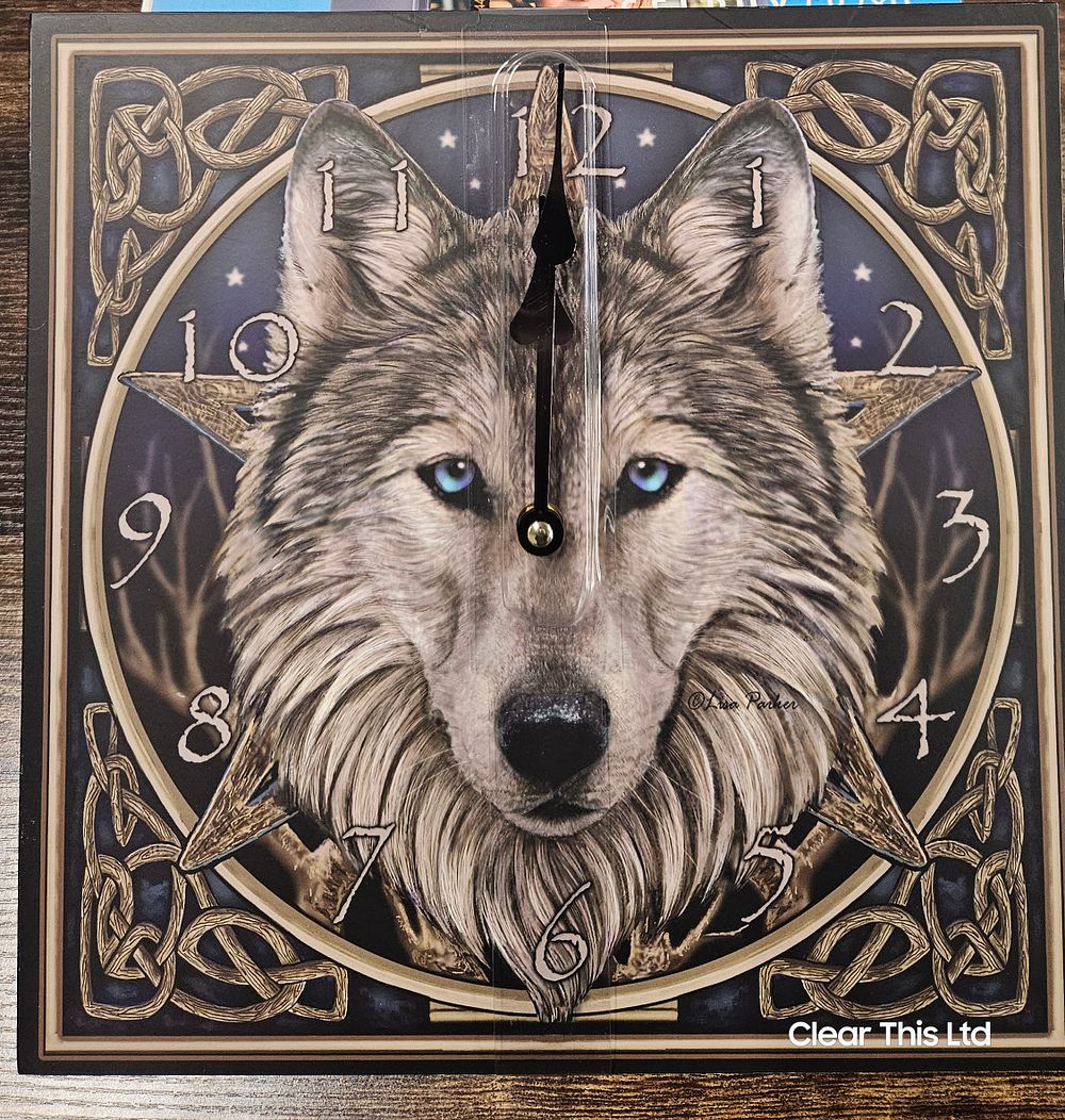 Lot 282: Wolf Themed Wall Clock