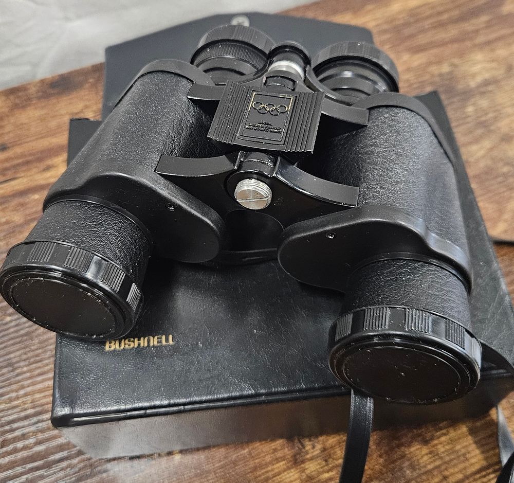 Lot 284: Pair of Vintage Bushell 7 X 35 Medallist Binoculars