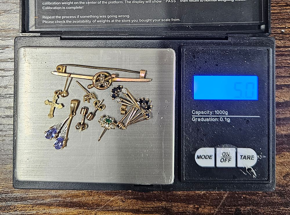 Lot 289: Scrap 9 Carat Gold Items