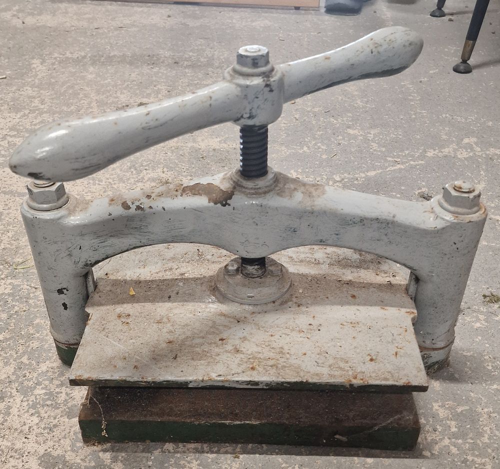Lot 308: Heavy Iron Press