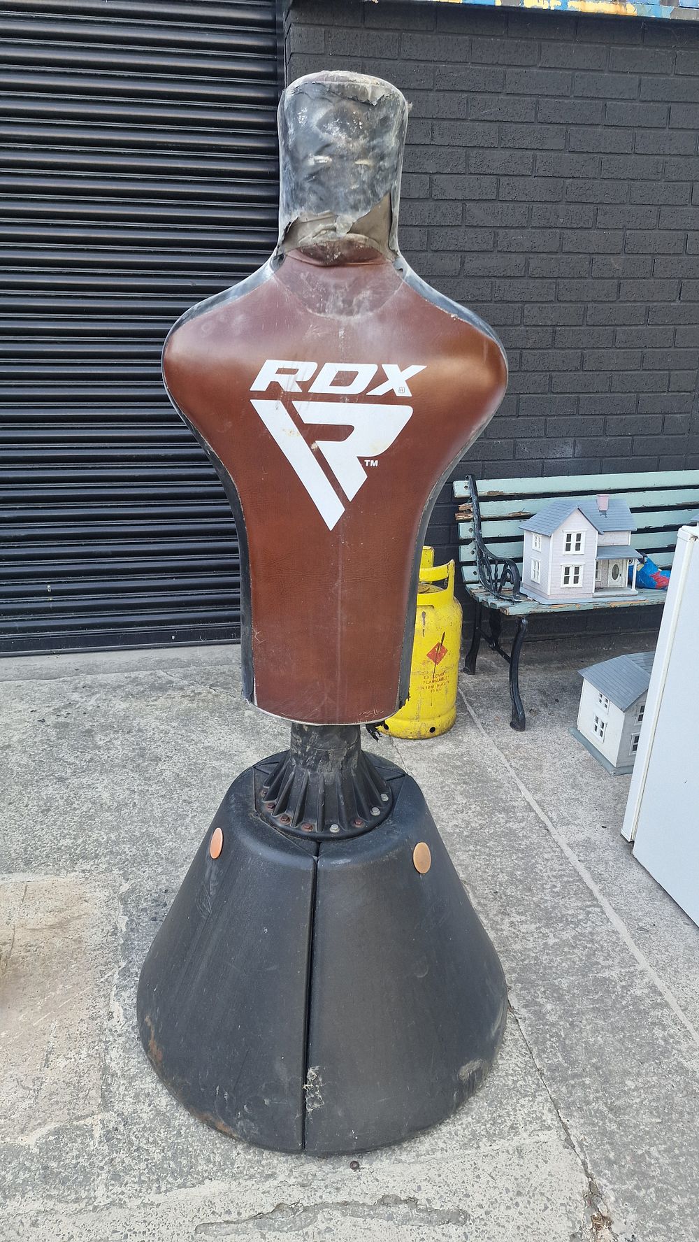 Lot 319: Free Standing Punch Bag
