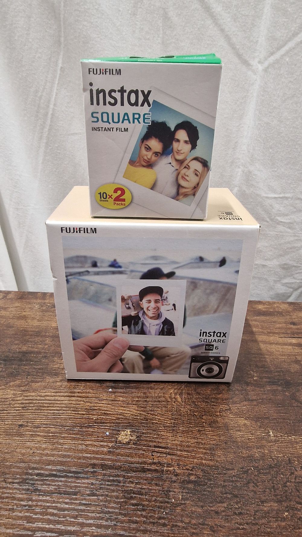 Lot 323: Fujifilm Instax Instant Camera