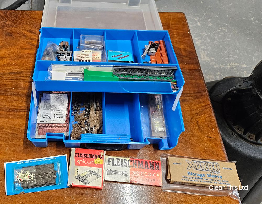 Lot 326: Box Of N Gauge Model Railway Accessories