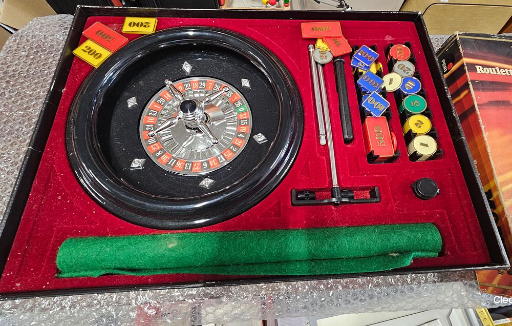 Lot 332: Vintage Monte Carlo Roulette Set