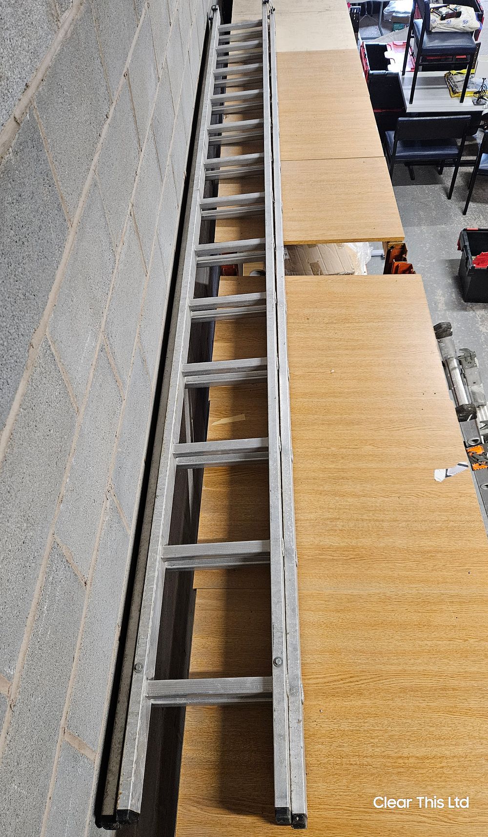 Lot 219: Aluminium 7.14 M Extending Ladders