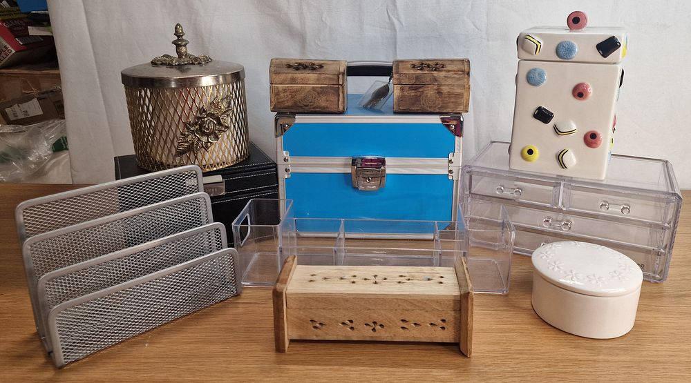 Lot 179: Select Of Various Storage Items