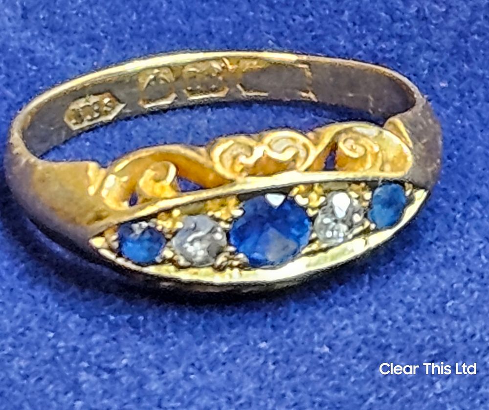 Lot 100: 18ct Gold Sapphire and Diamond Ring