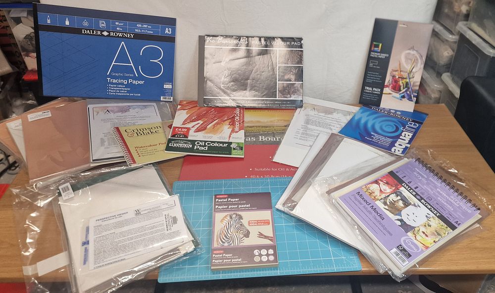 Lot 157: Selection Of Art Materials