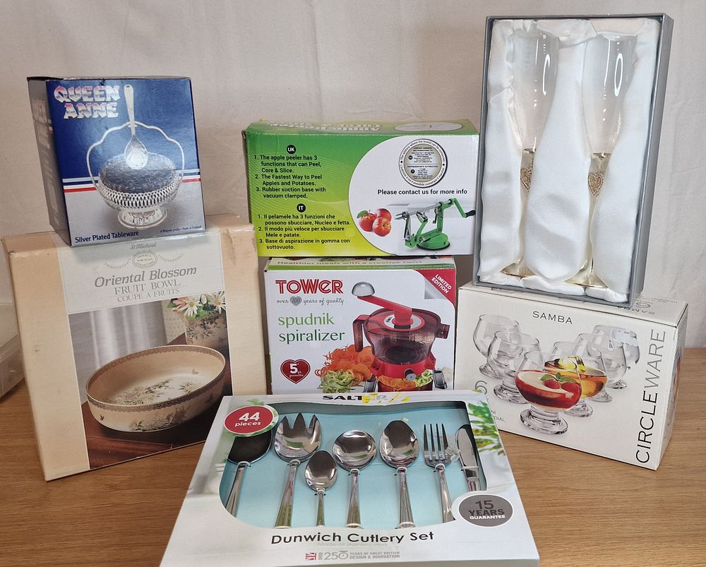 Lot 195: Selection Of Boxed Items