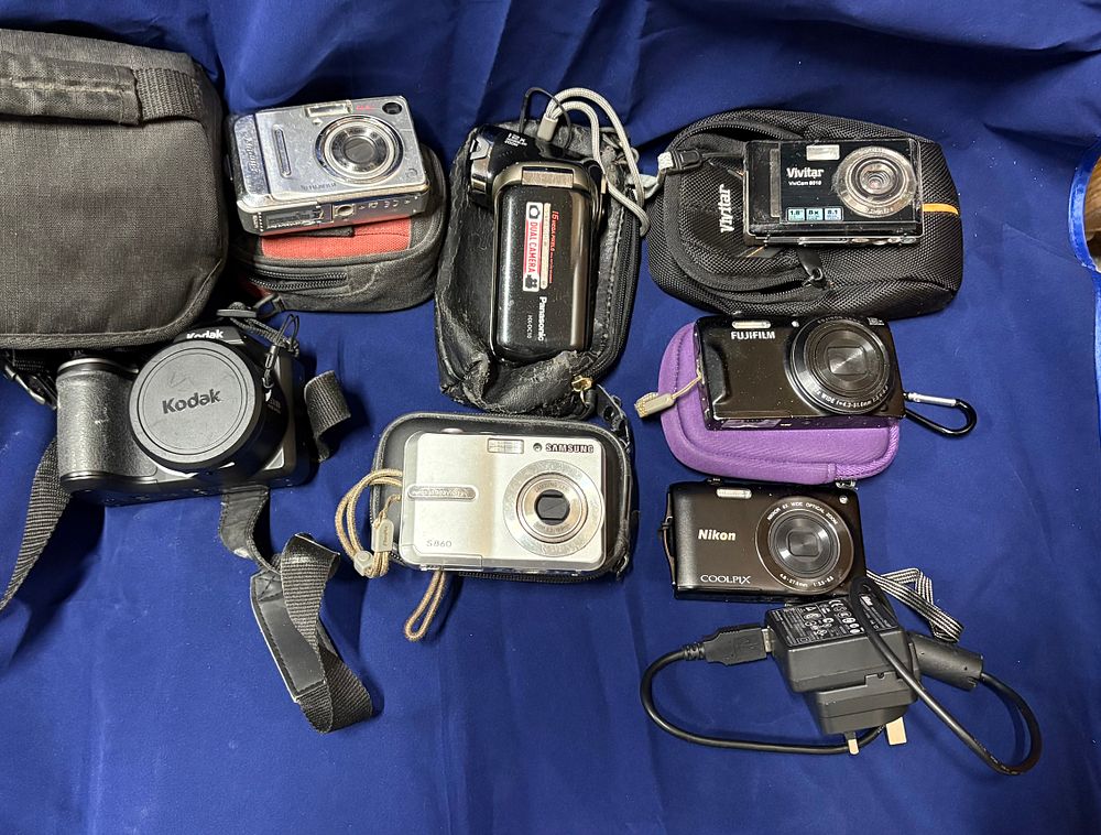 Lot 151: Seven Digital Cameras