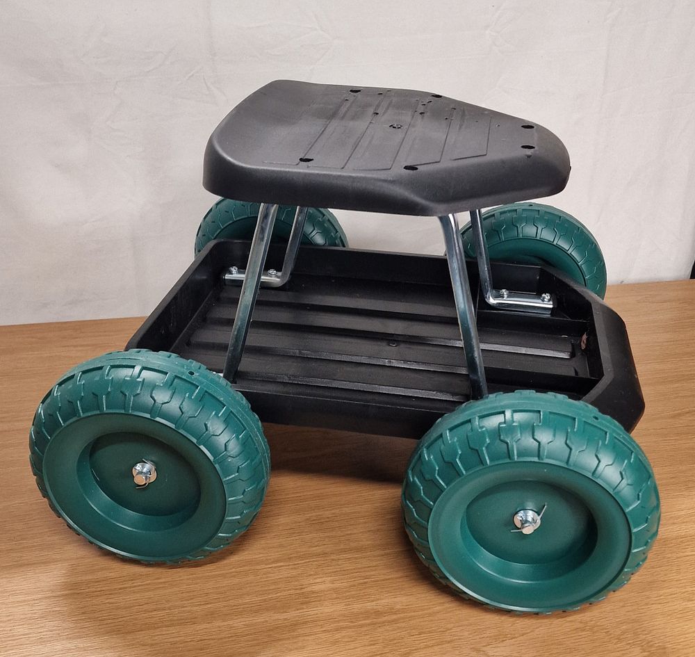 Lot 174: Gardeners Wheeled Seat