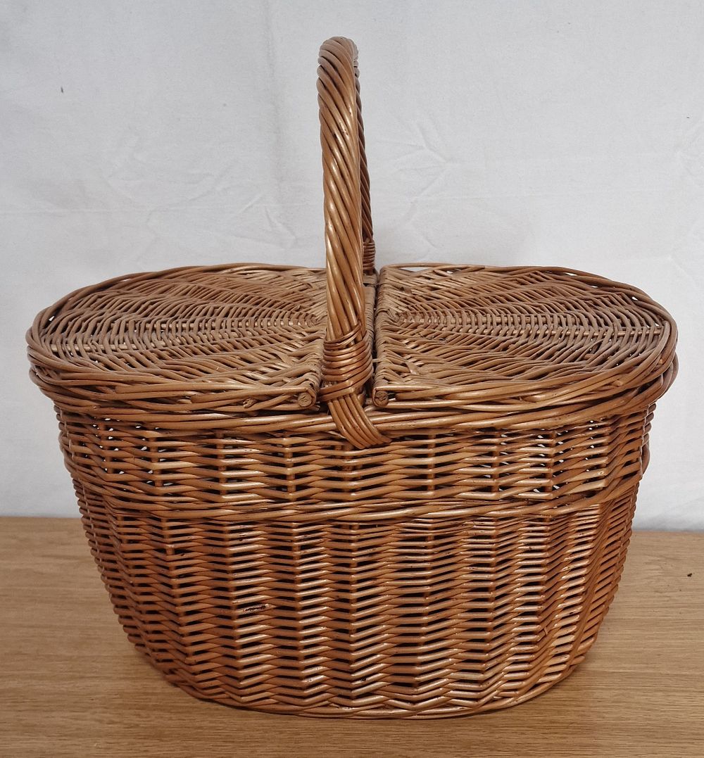 Lot 185: Lidded Wicker Basket