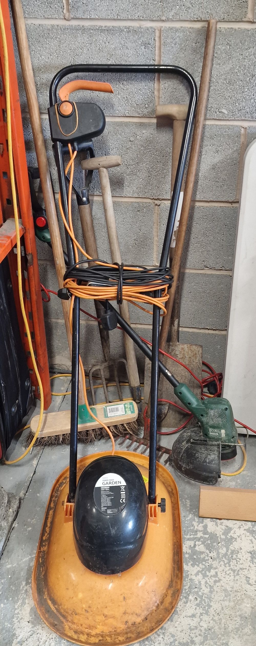 Lot 266: Garden Equipment