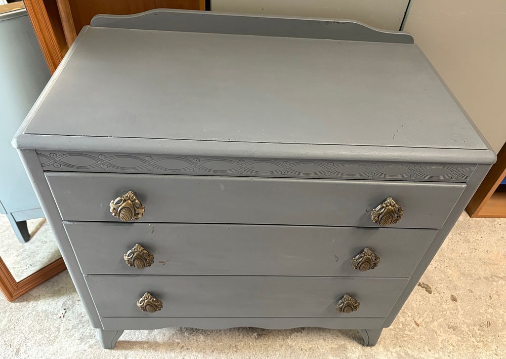 Lot 279: Lebus Chest of Drawers