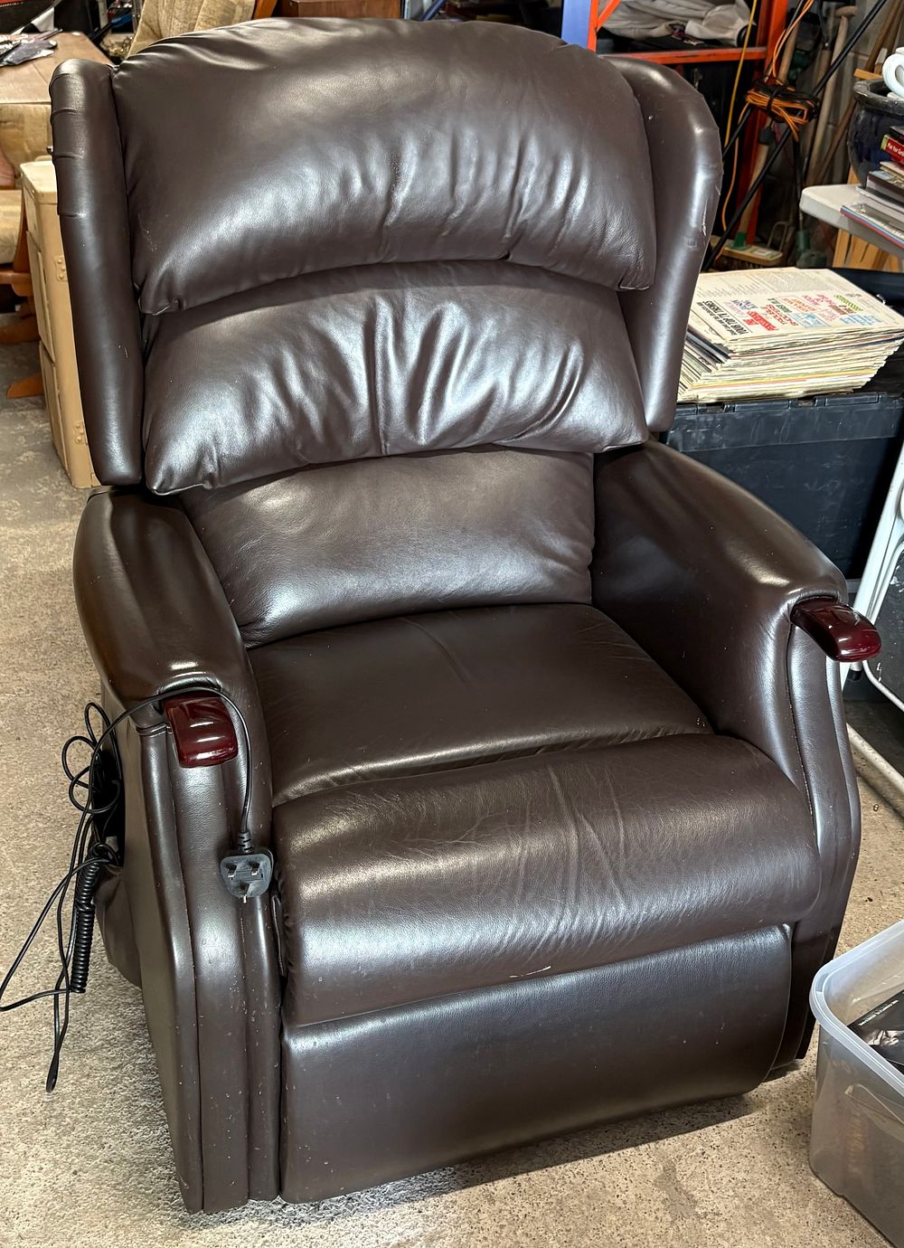 Lot 294: Very Comfortable Rise and Recline Chair