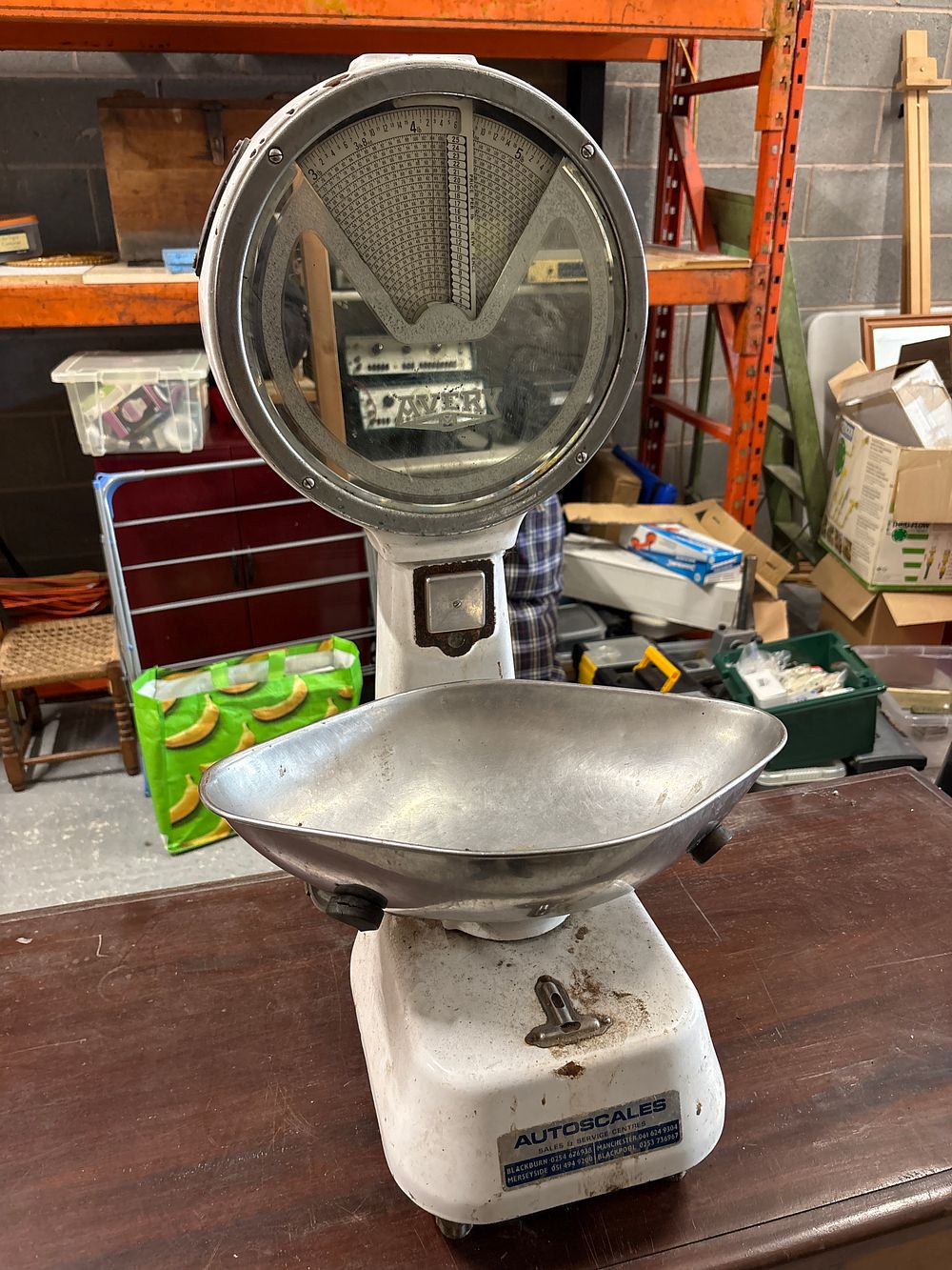 Lot 152: Large Avery Auto Scales