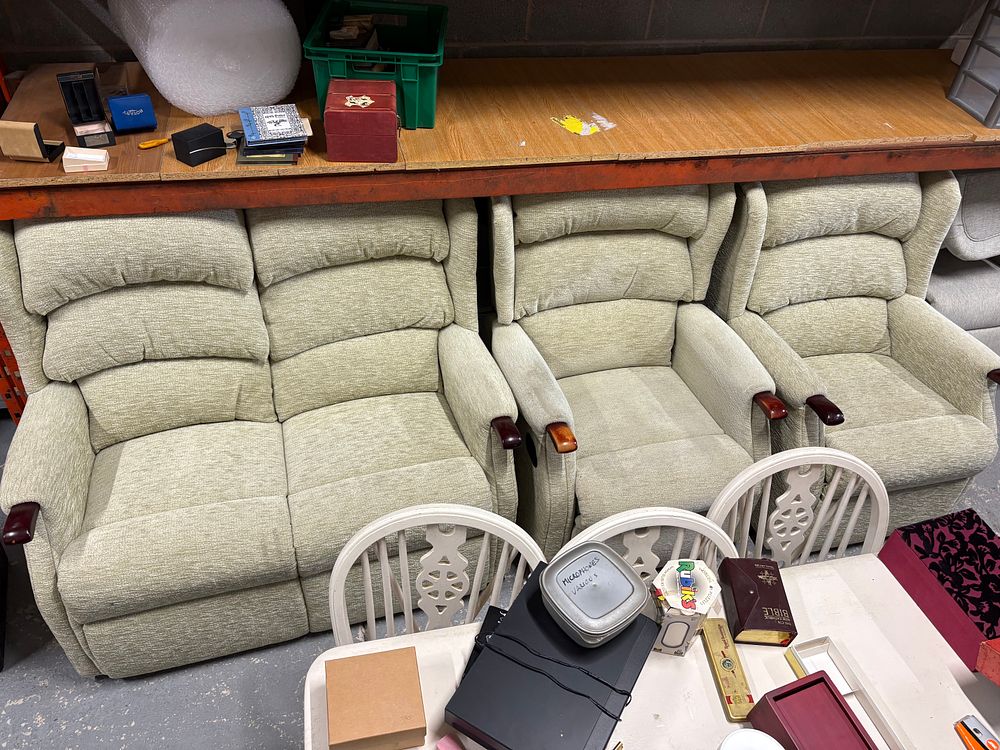 Lot 158: Three Piece Suite.
