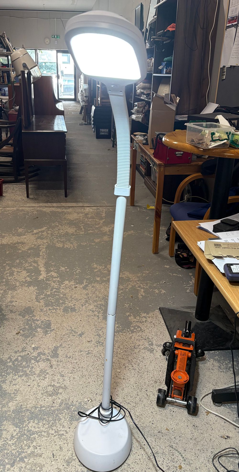 Lot 155: Modern Daylight Adjustable Standard Lamp