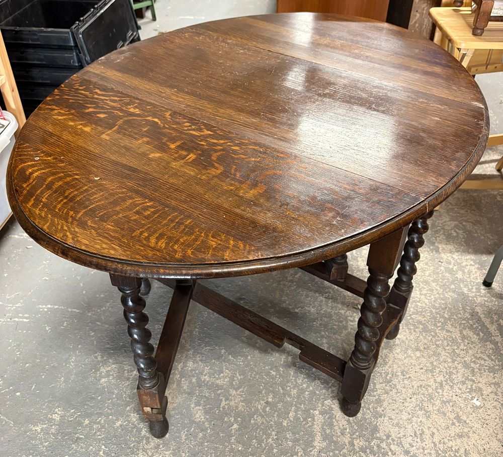 Lot 159: Old Barley Twist Gateleg Dropleaf Oval Dining Table