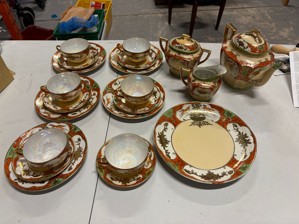 Lot 160: Twenty Pieces Genuine Samurai Ware Tea Service